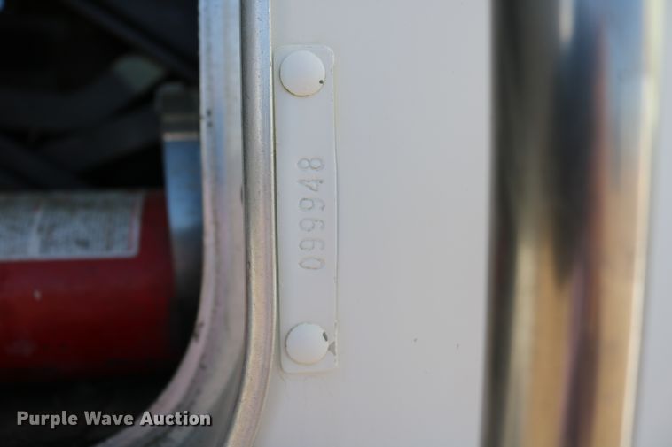 image for item DD6056 2005 Kenworth T800 semi truck