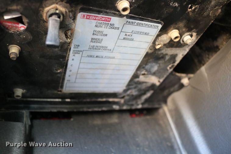 image for item DD6056 2005 Kenworth T800 semi truck