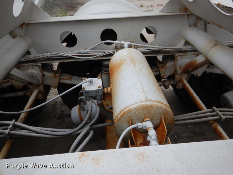 image for item DE3957 2009 American Carrier Equipment ABD370T bottom dump trailer