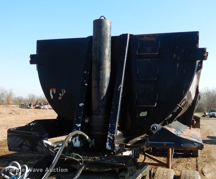 image for item DE4073 1997 Rancho end dump trailer