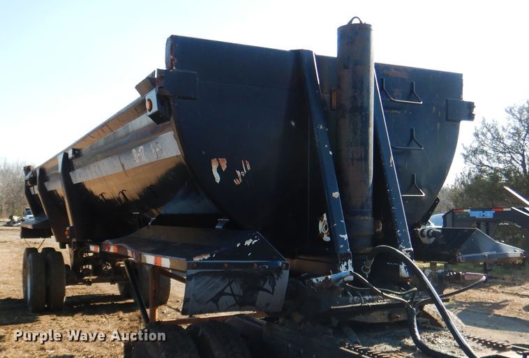 image for item DE4073 1997 Rancho end dump trailer