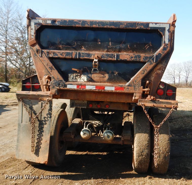 image for item DE4073 1997 Rancho end dump trailer