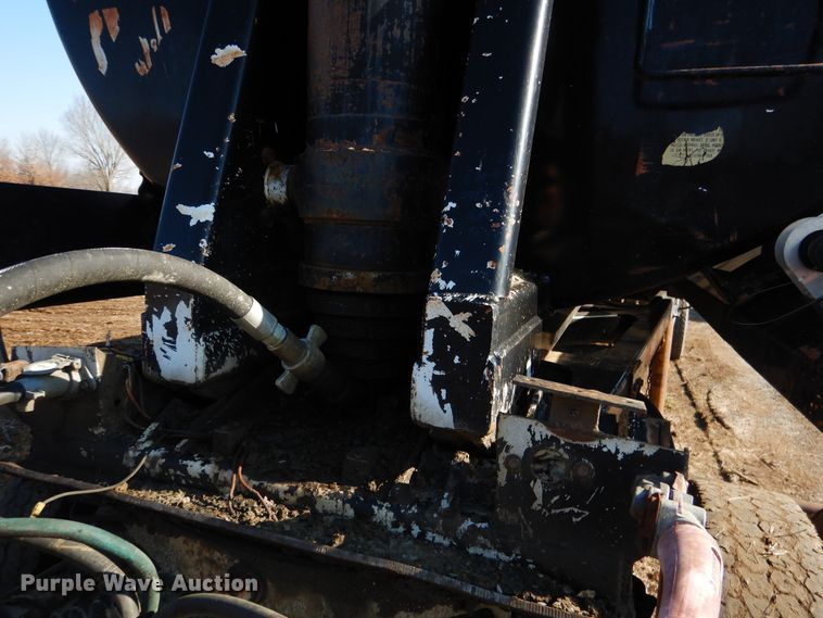 image for item DE4073 1997 Rancho end dump trailer