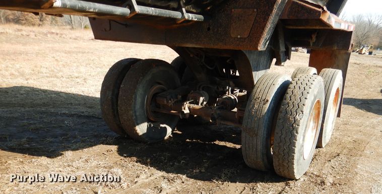 image for item DE4073 1997 Rancho end dump trailer