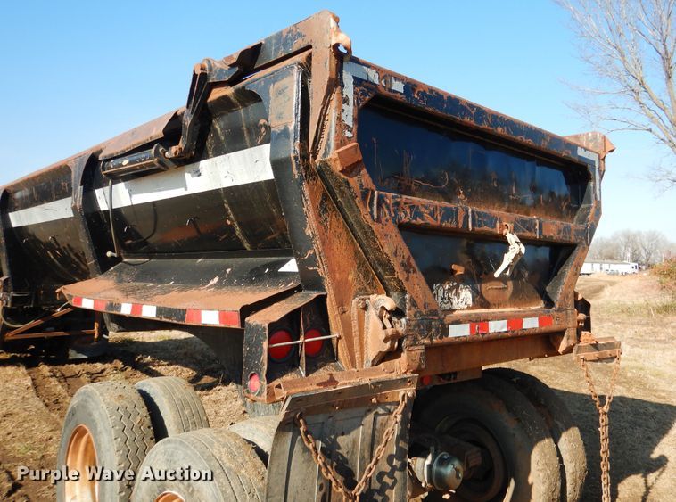 image for item DE4073 1997 Rancho end dump trailer