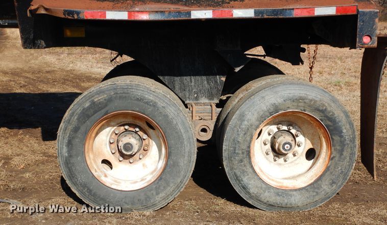 image for item DE4073 1997 Rancho end dump trailer