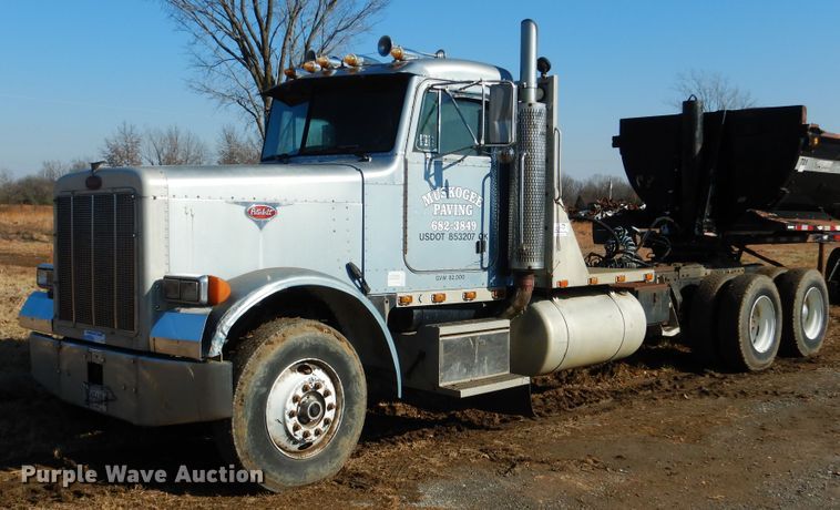 image for item DE4074 1987 Peterbilt 379 semi truck