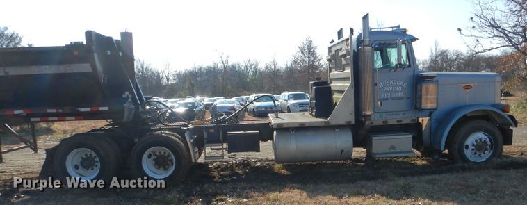 image for item DE4074 1987 Peterbilt 379 semi truck