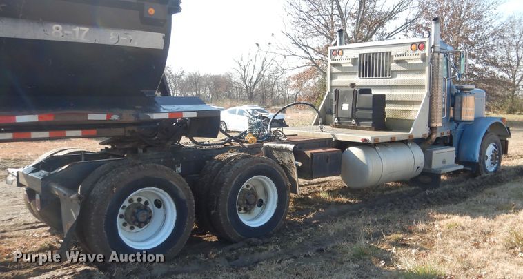 image for item DE4074 1987 Peterbilt 379 semi truck