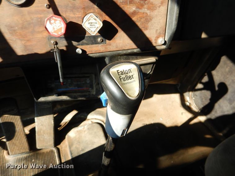 image for item DE4074 1987 Peterbilt 379 semi truck