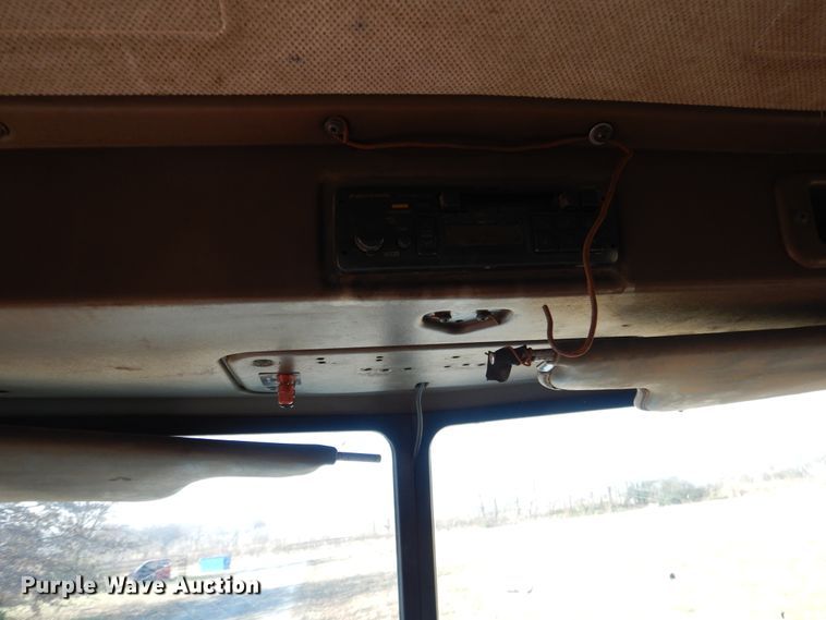 image for item DE4074 1987 Peterbilt 379 semi truck