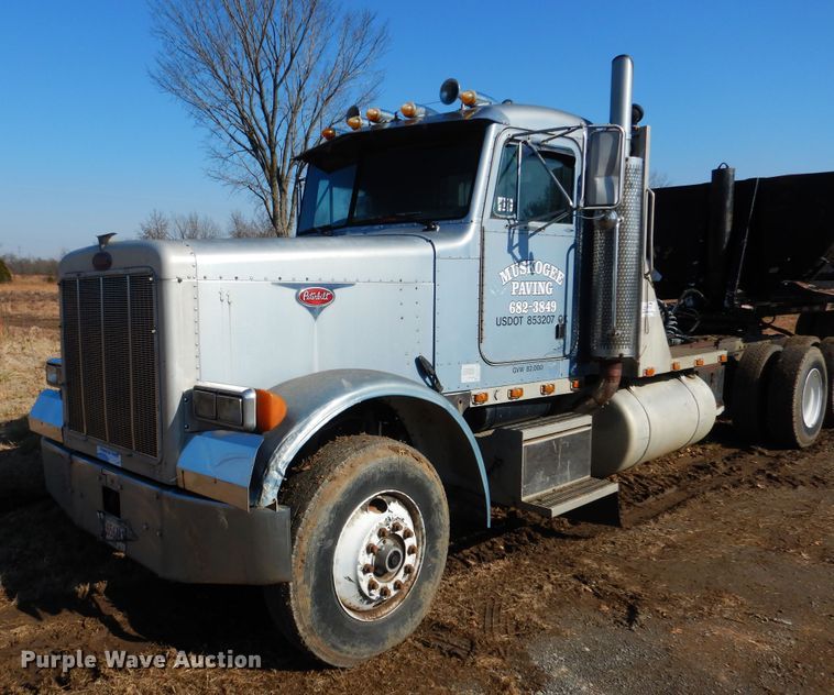 image for item DE4074 1987 Peterbilt 379 semi truck