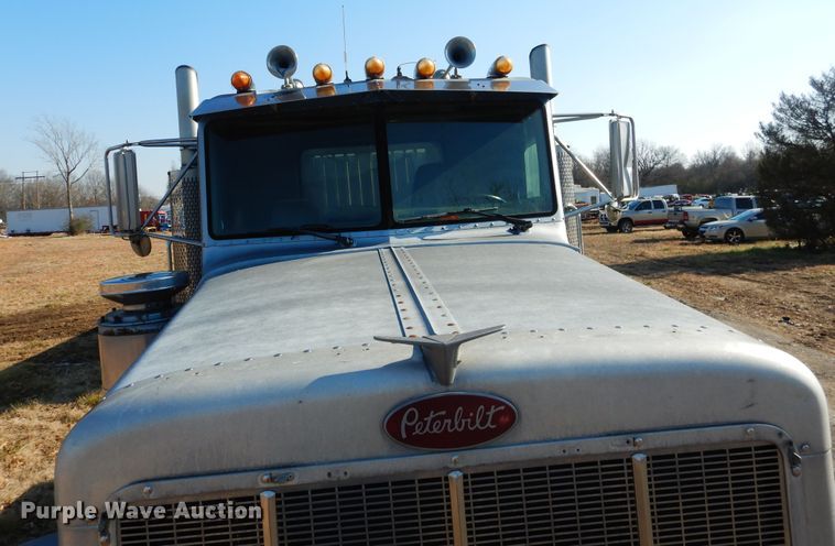 image for item DE4074 1987 Peterbilt 379 semi truck
