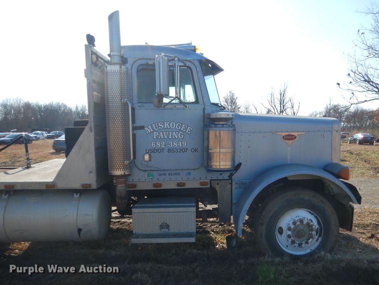 image for item DE4074 1987 Peterbilt 379 semi truck