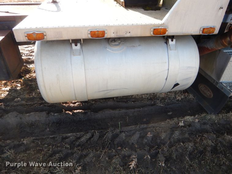 image for item DE4074 1987 Peterbilt 379 semi truck