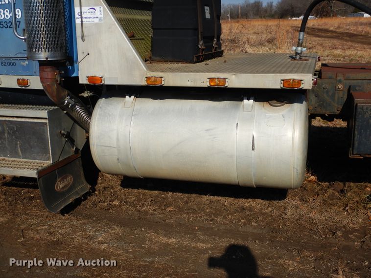 image for item DE4074 1987 Peterbilt 379 semi truck