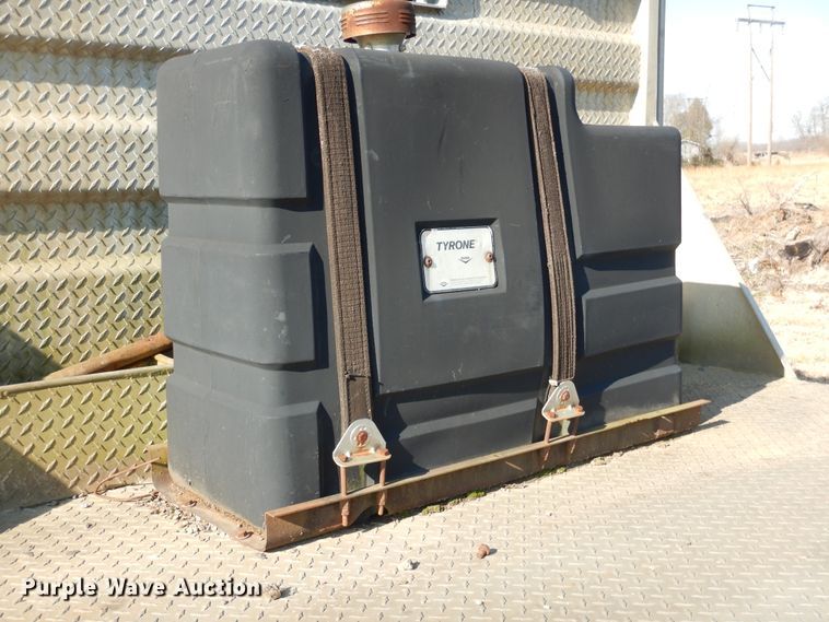 image for item DE4074 1987 Peterbilt 379 semi truck