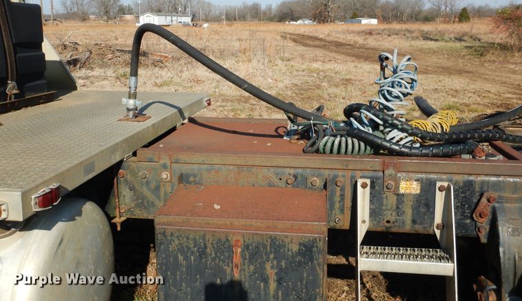 image for item DE4074 1987 Peterbilt 379 semi truck