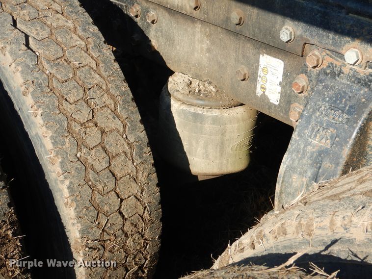 image for item DE4074 1987 Peterbilt 379 semi truck