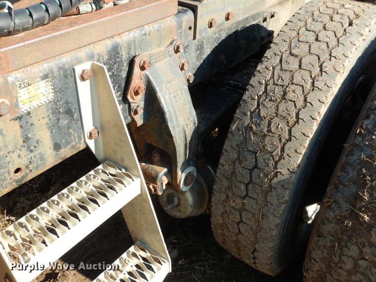 image for item DE4074 1987 Peterbilt 379 semi truck