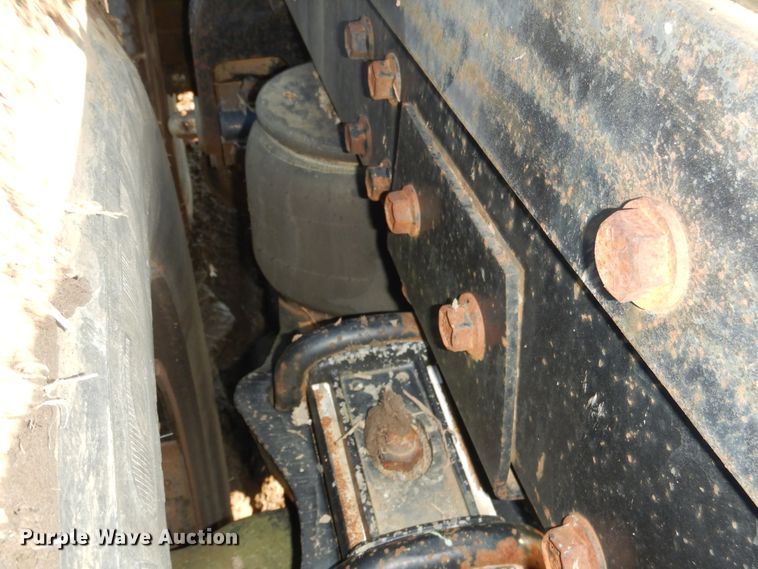 image for item DE4074 1987 Peterbilt 379 semi truck