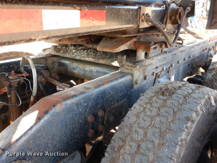 image for item DE4074 1987 Peterbilt 379 semi truck