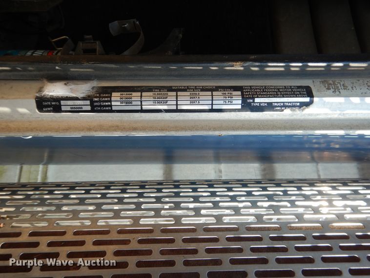 image for item DE4074 1987 Peterbilt 379 semi truck