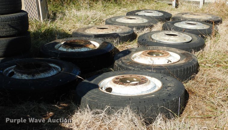 image for item DE4074 1987 Peterbilt 379 semi truck