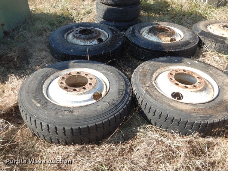 image for item DE4074 1987 Peterbilt 379 semi truck