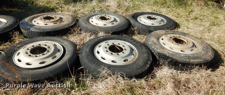 image for item DE4074 1987 Peterbilt 379 semi truck