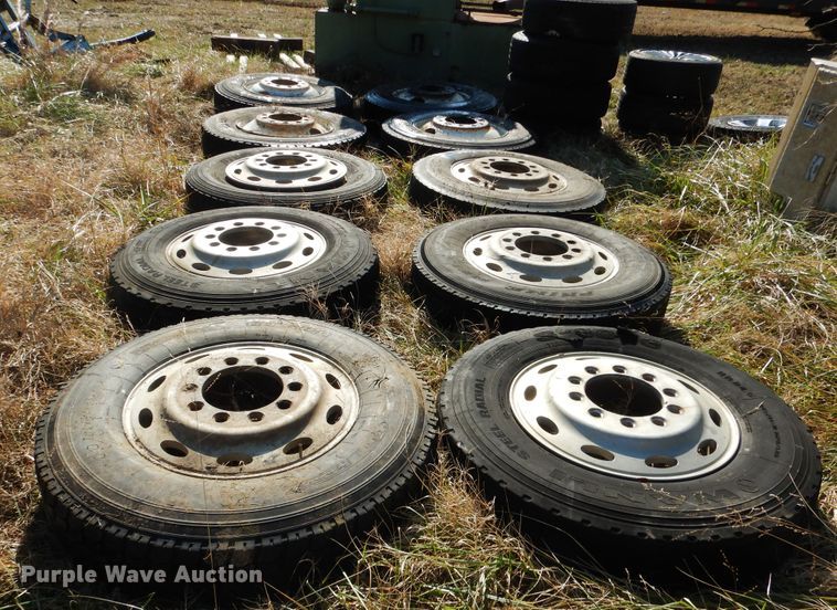 image for item DE4074 1987 Peterbilt 379 semi truck