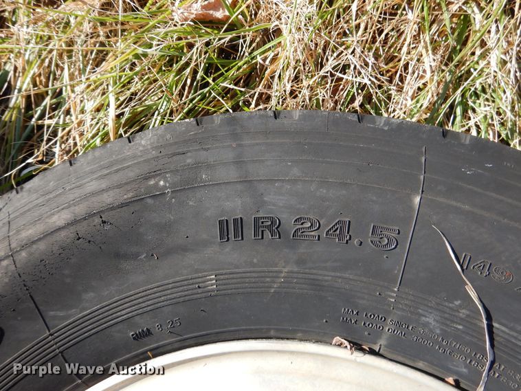 image for item DE4074 1987 Peterbilt 379 semi truck