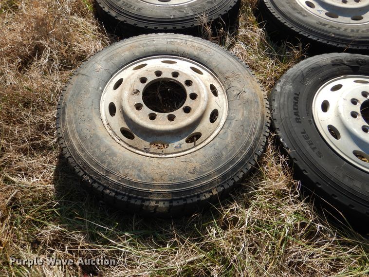 image for item DE4074 1987 Peterbilt 379 semi truck