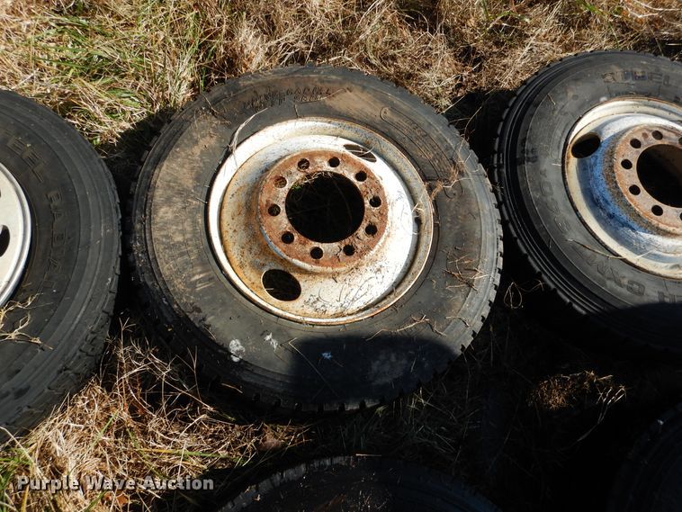 image for item DE4074 1987 Peterbilt 379 semi truck