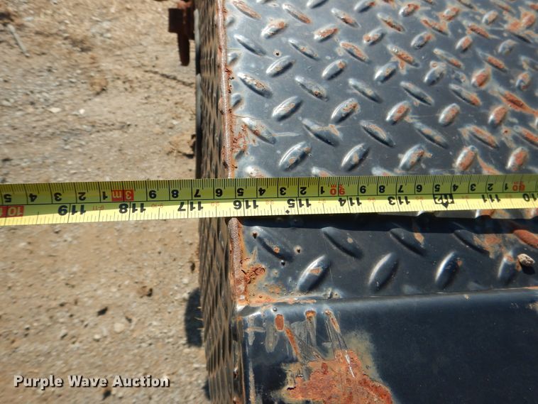 image for item DE4079 2001 International 4900 flatbed truck