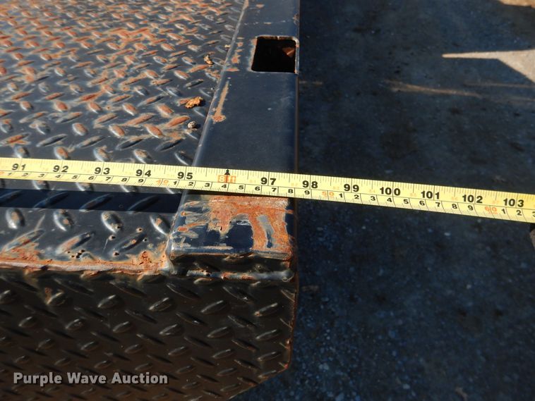 image for item DE4079 2001 International 4900 flatbed truck