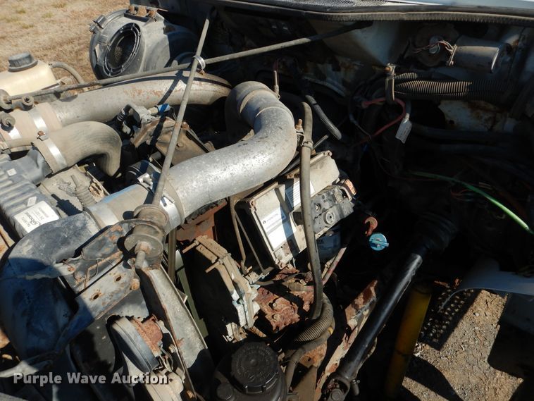 image for item DE4079 2001 International 4900 flatbed truck