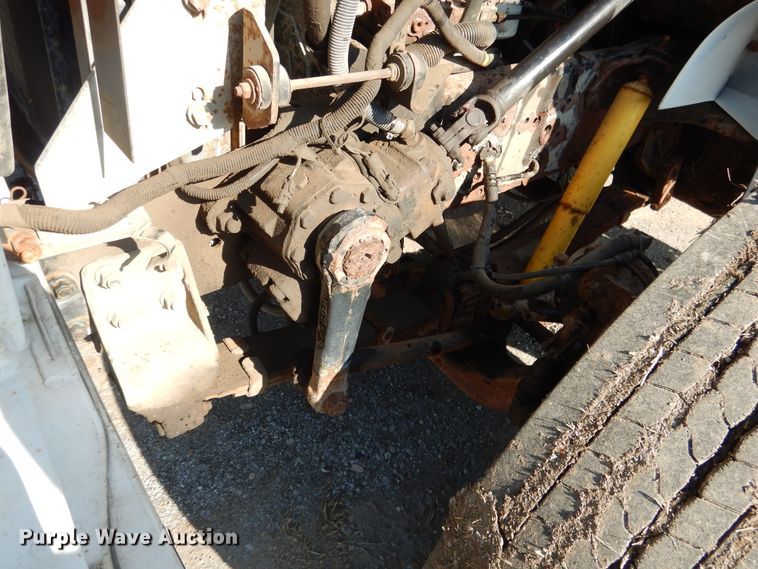 image for item DE4079 2001 International 4900 flatbed truck