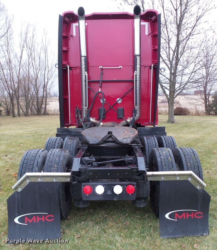 image for item DF0820 2015 Kenworth T680 semi truck