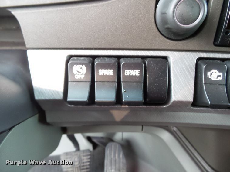 image for item DF0820 2015 Kenworth T680 semi truck