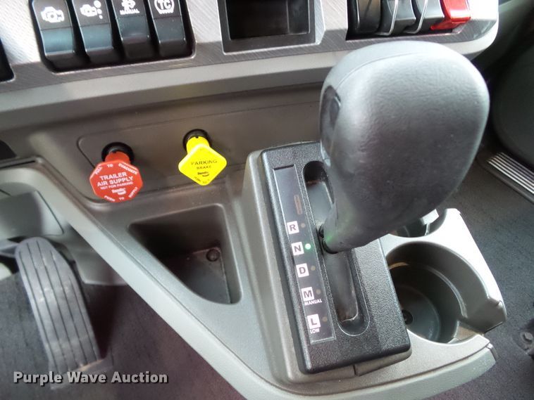 image for item DF0820 2015 Kenworth T680 semi truck