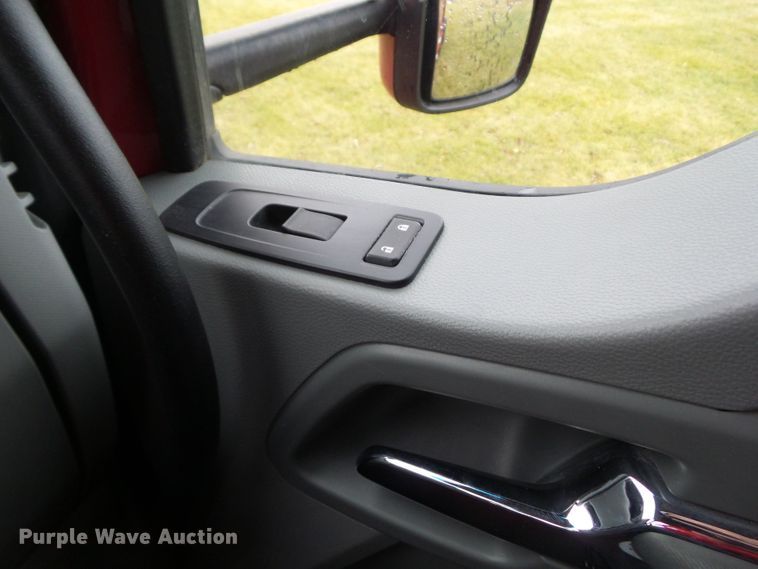 image for item DF0820 2015 Kenworth T680 semi truck