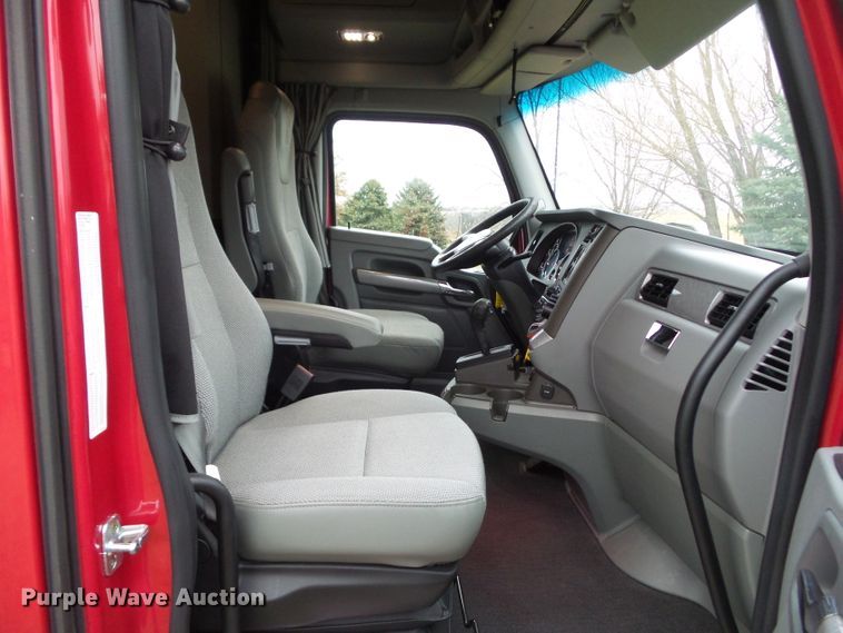 image for item DF0820 2015 Kenworth T680 semi truck