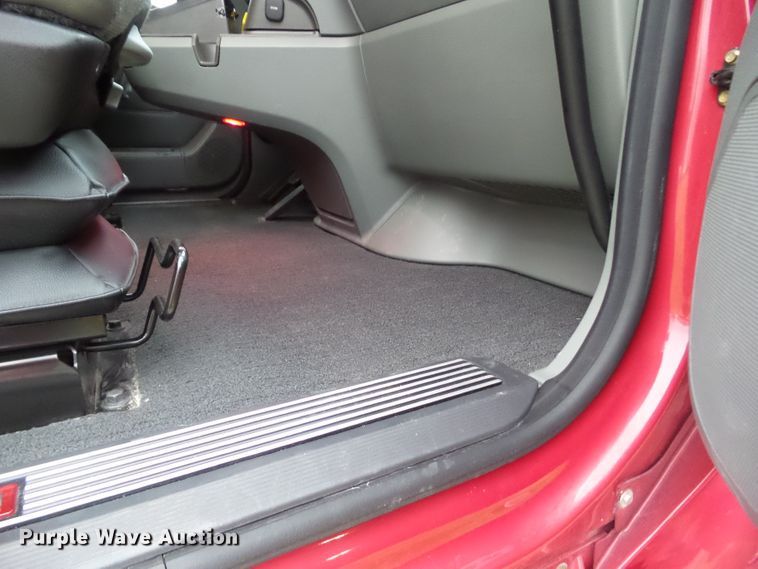 image for item DF0820 2015 Kenworth T680 semi truck