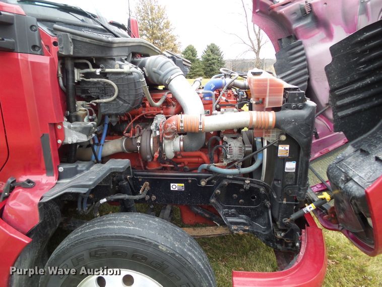 image for item DF0820 2015 Kenworth T680 semi truck