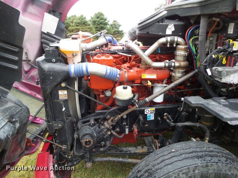 image for item DF0820 2015 Kenworth T680 semi truck