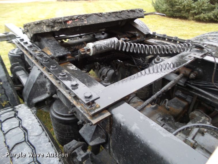 image for item DF0820 2015 Kenworth T680 semi truck