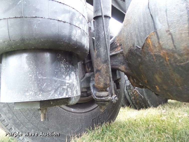 image for item DF0820 2015 Kenworth T680 semi truck