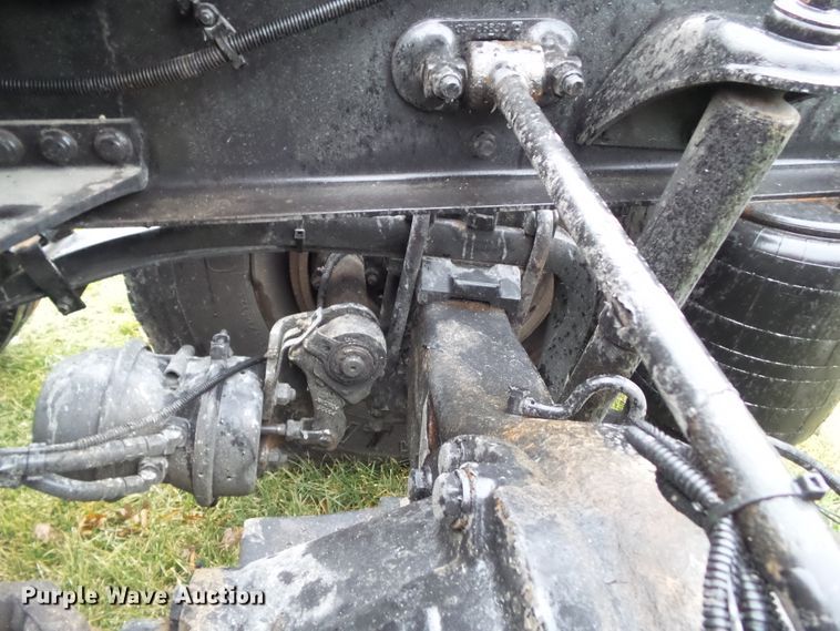 image for item DF0820 2015 Kenworth T680 semi truck