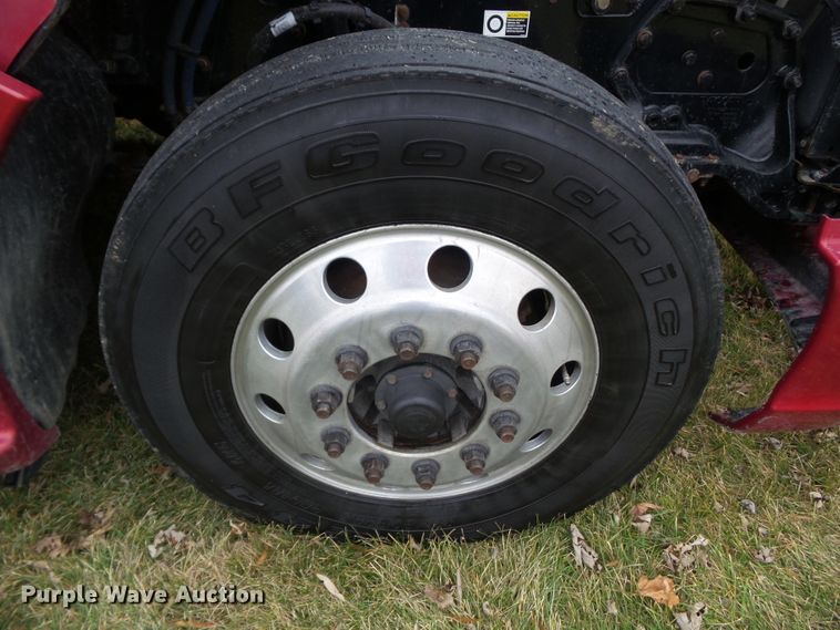 image for item DF0820 2015 Kenworth T680 semi truck